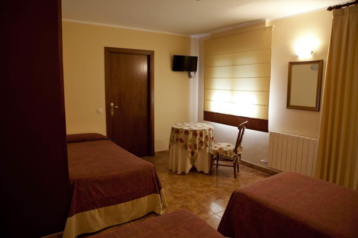 Hotel Los Arcos Вильяфранка-дель-Сид Экстерьер фото